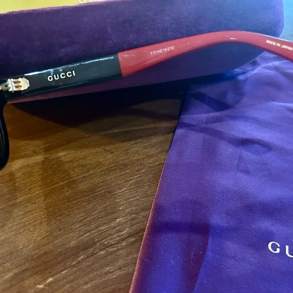 Gucci Black Aviator Sunglasses with Classic Design - Picture 7 of 8